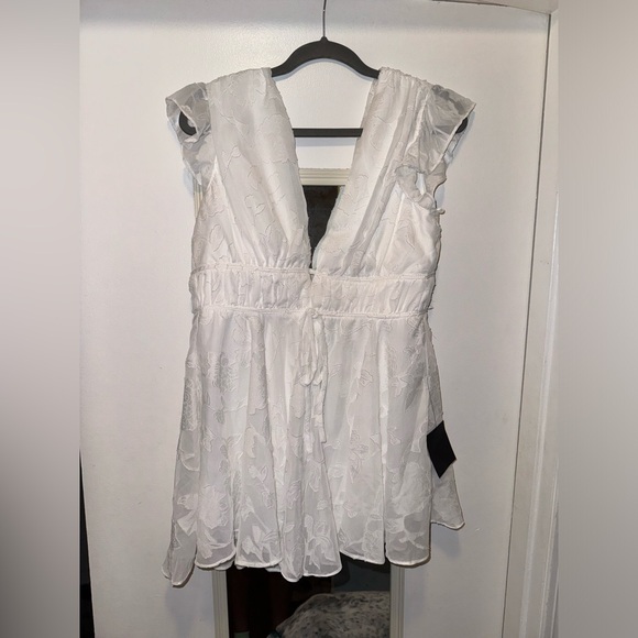 NWOT Lulus All About The Flowers White Burnout Floral Ruffled Romper - Picture 6 of 10